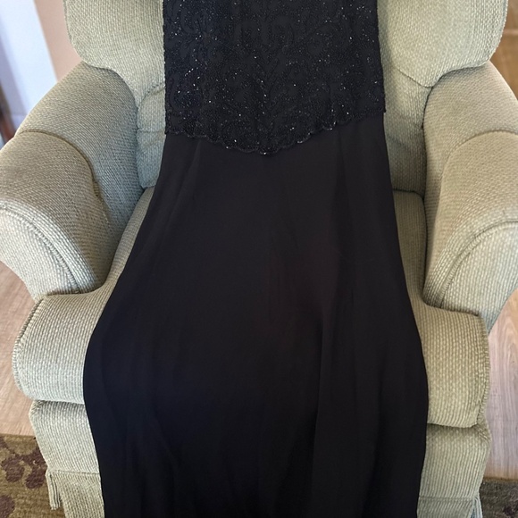 JKARA New York Black Beaded Bodice Form Fitted Evening Gown "Worn Once" - Picture 5 of 15